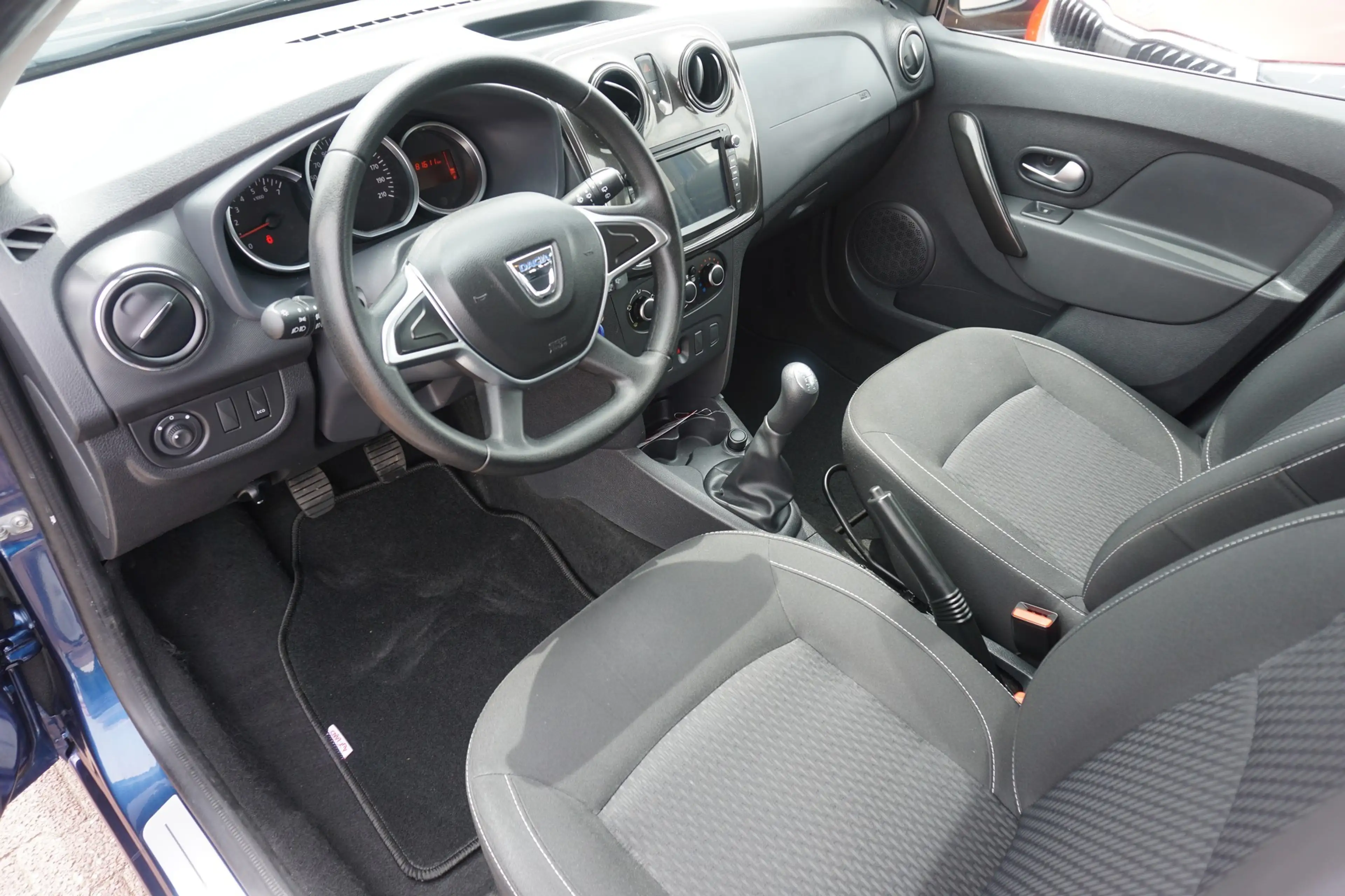 Dacia Logan II MCV Kombi 0.9 TCE Celebration Navi DAB — photo 8