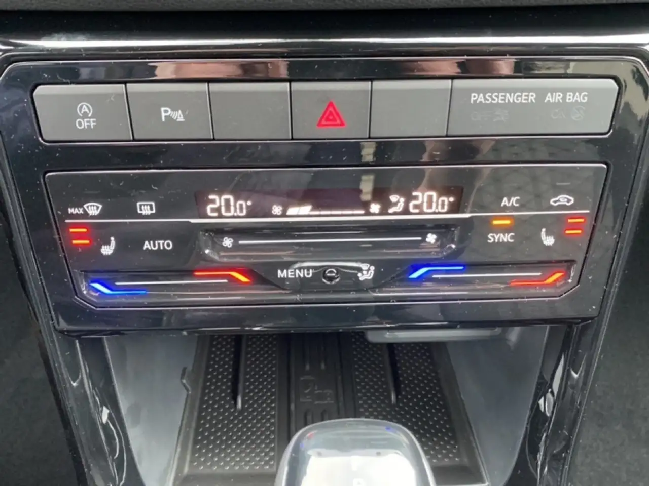 Volkswagen T-Cross 1.5 TSI R-LINE BLACK STYLE TREKHAAK/CAMERA/IQ-LIGH 18