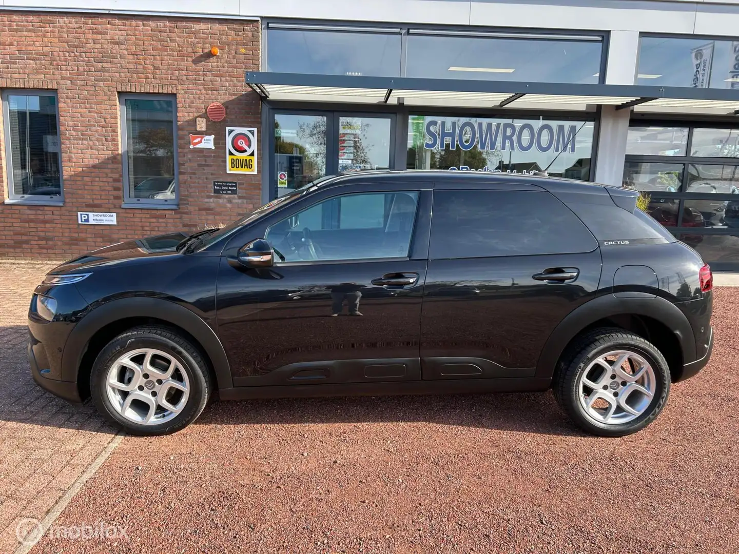 Citroen C4 Cactus 1.2 PureTech Shine | PDC | Cruise | Airco Zwart - 2