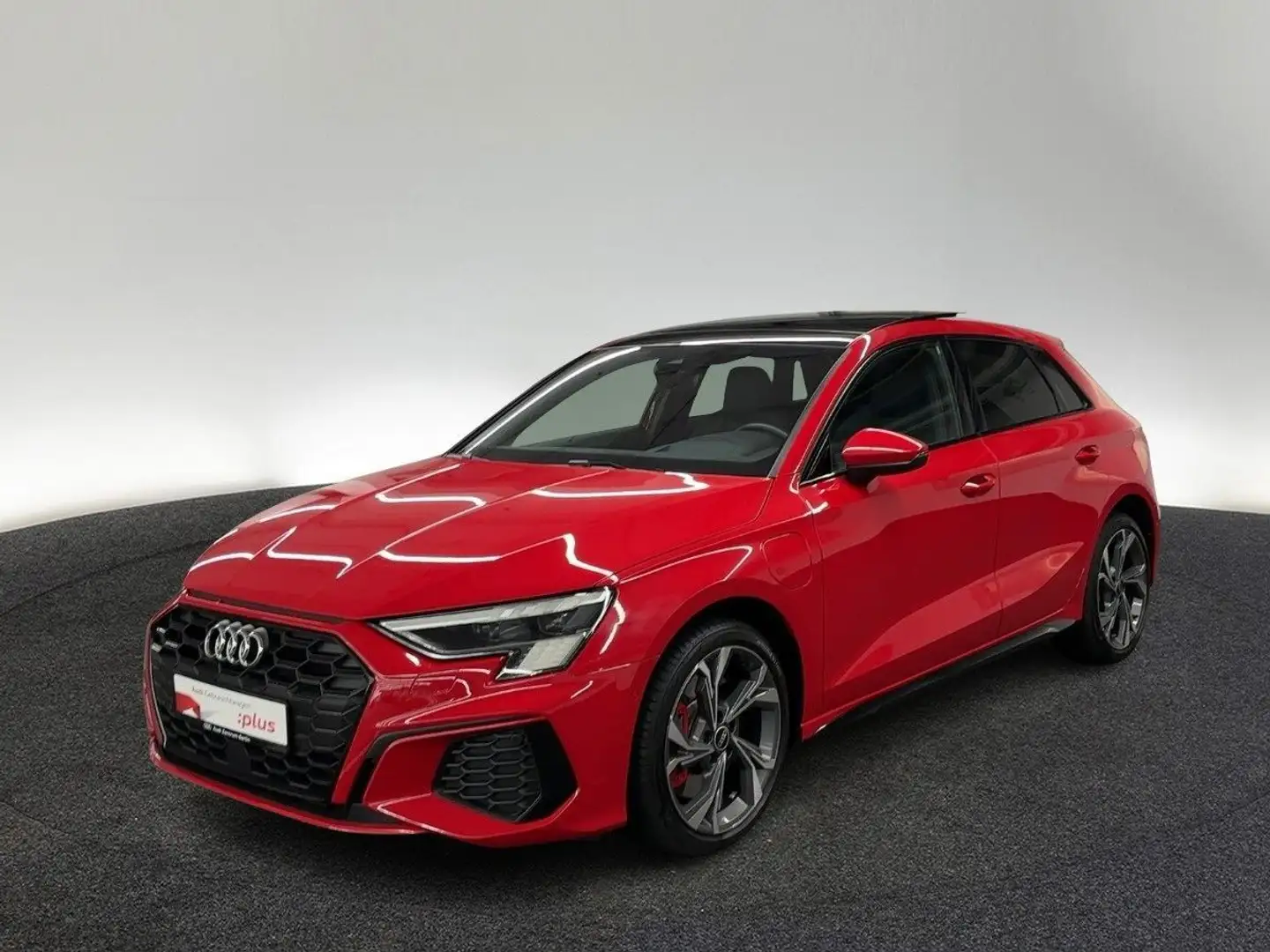 Audi A3 S line 45 TFSI e S tr. RFK MATRIX H Rot - 2
