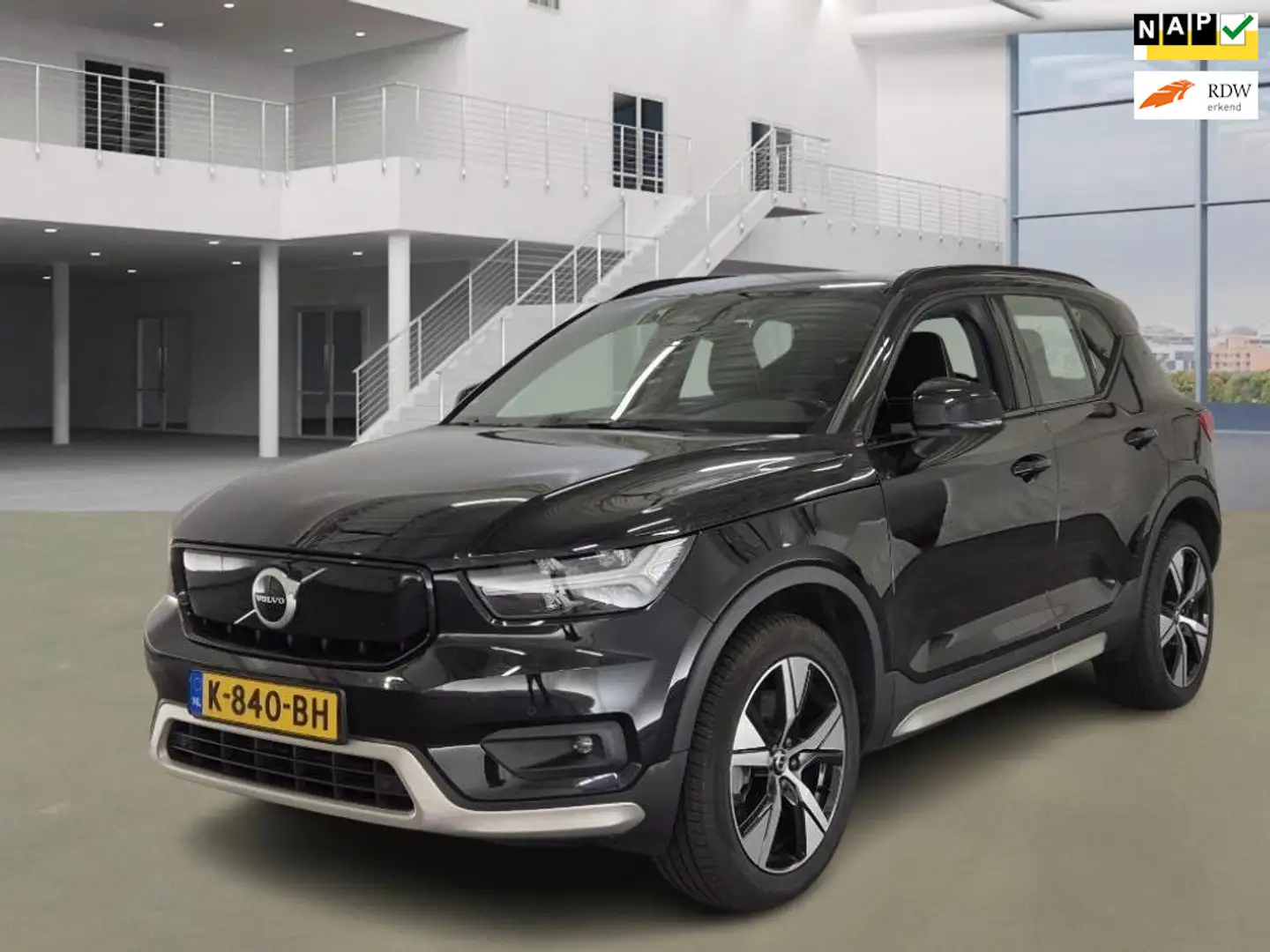 Volvo XC40 Recharge P8 AWD R-Design | SOH 91% | Navigatie | S Schwarz - 1