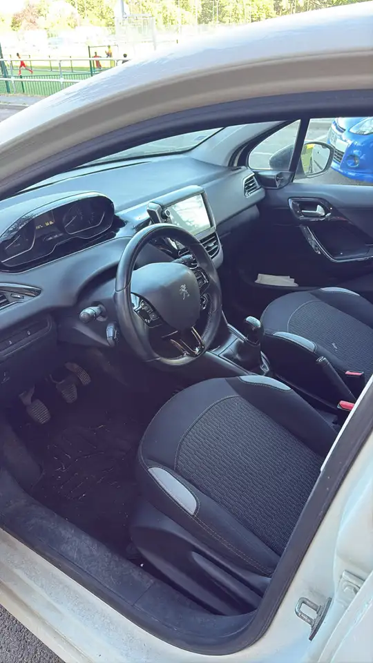 Peugeot 208 208 — photo 3
