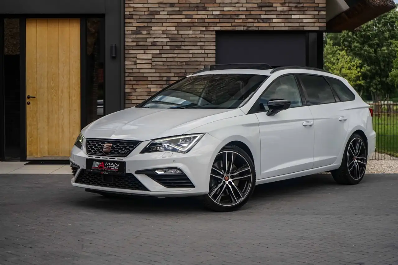 SEAT Leon ST Cupra 300 4Drive Pano/DCC/ACC/Virtual/Beats — photo 1 of 40