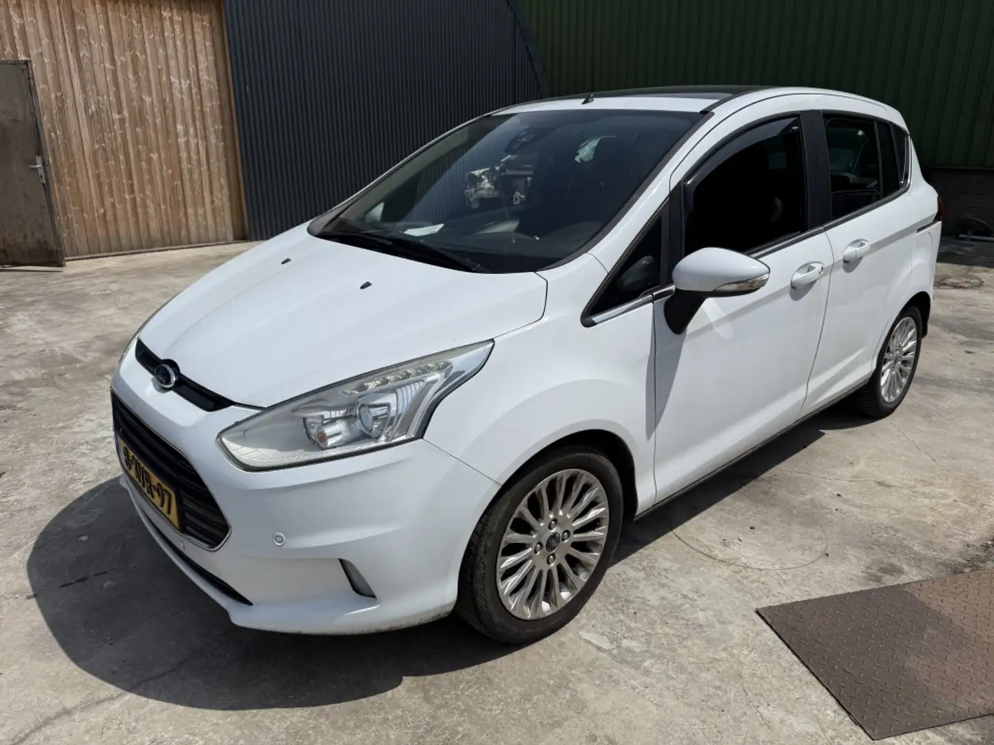 Ford B-Max 1.0 EcoB. Titanium motor schade Weiß - 1