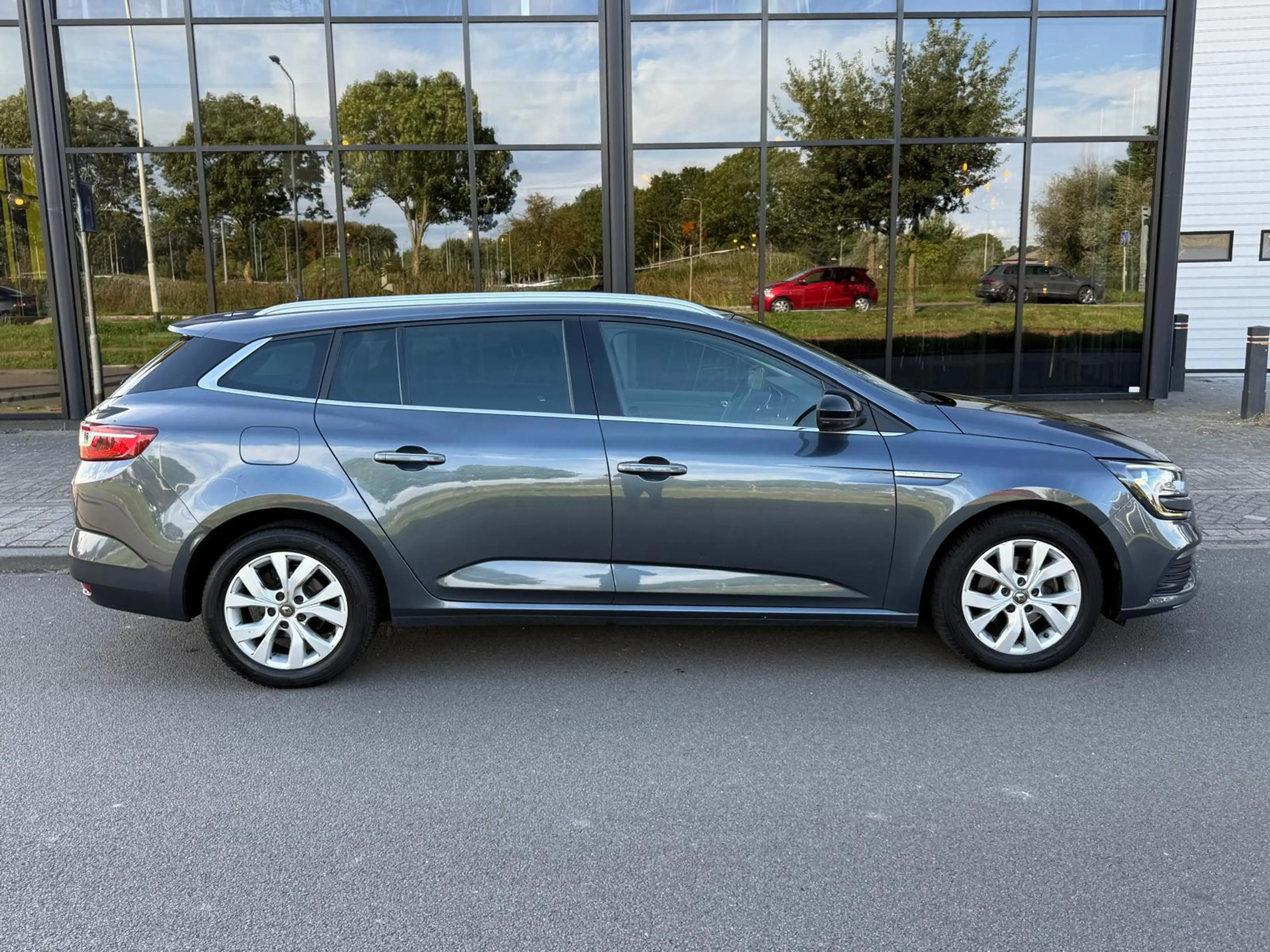 Renault Megane Estate 1.3 TCe Limited/Automaat/Carplay/Airco/Crui — photo 5