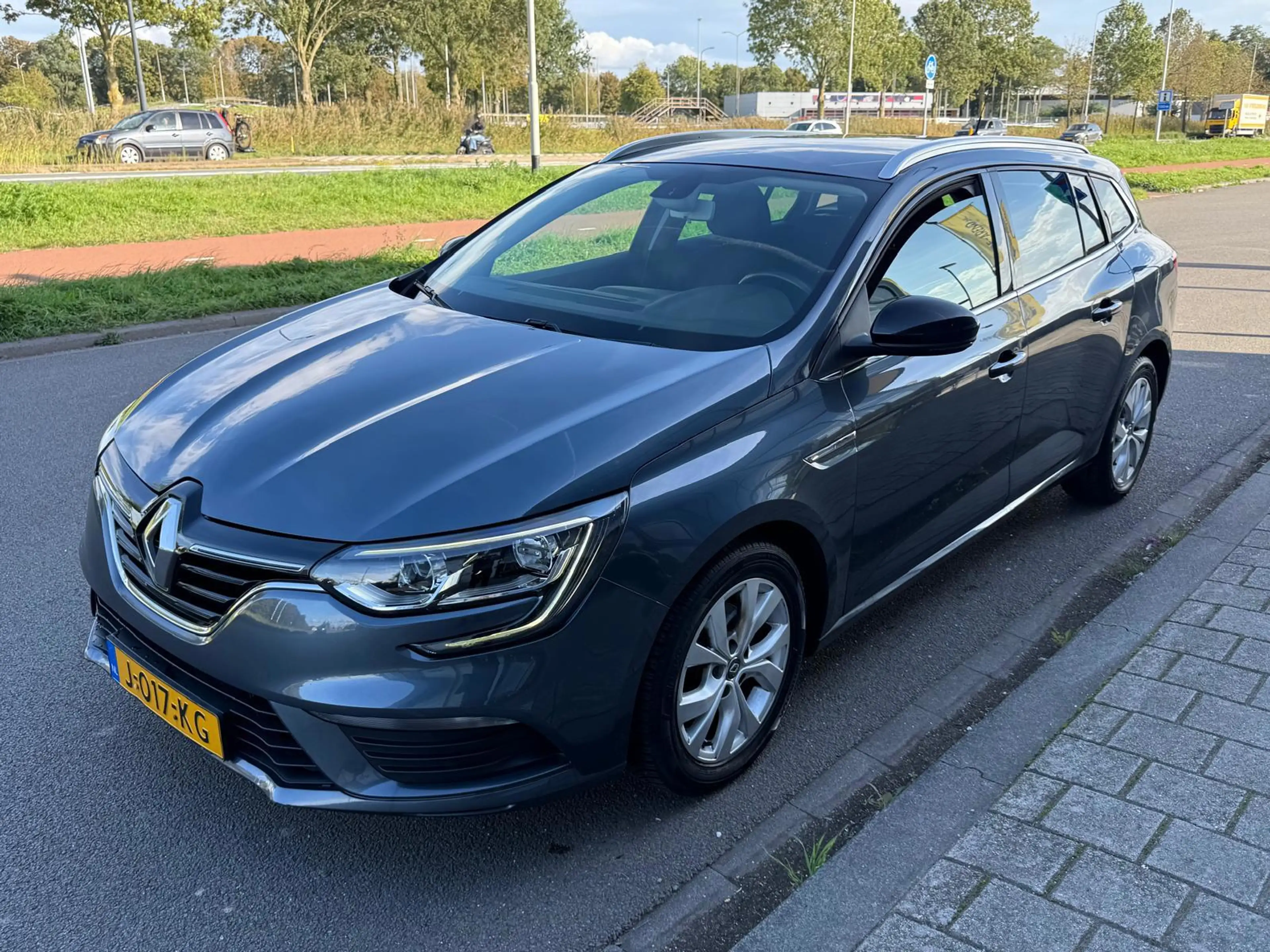 Renault Megane Estate 1.3 TCe Limited/Automaat/Carplay/Airco/Crui — photo 3