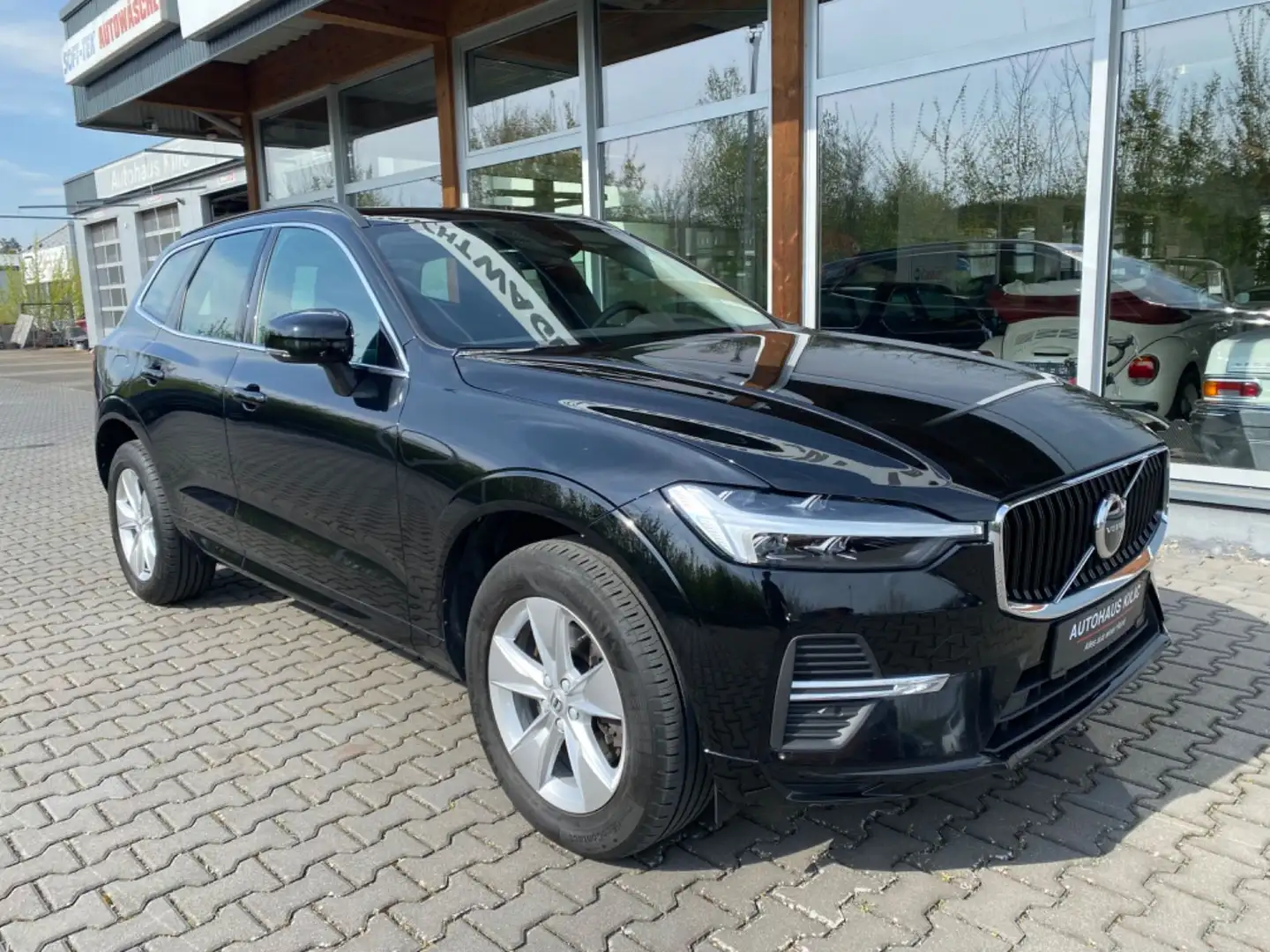 Volvo XC60 Momentum Pro AWD LED R-Cam Schwarz - 1
