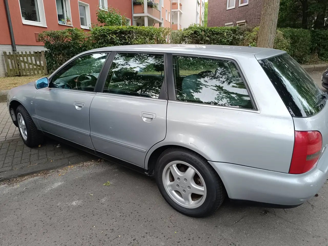 Audi A4 Avant 1.6 (Kombi) mit LPG Gasanlage (BRC - funktionstüchtig und eingetragen), foto 2