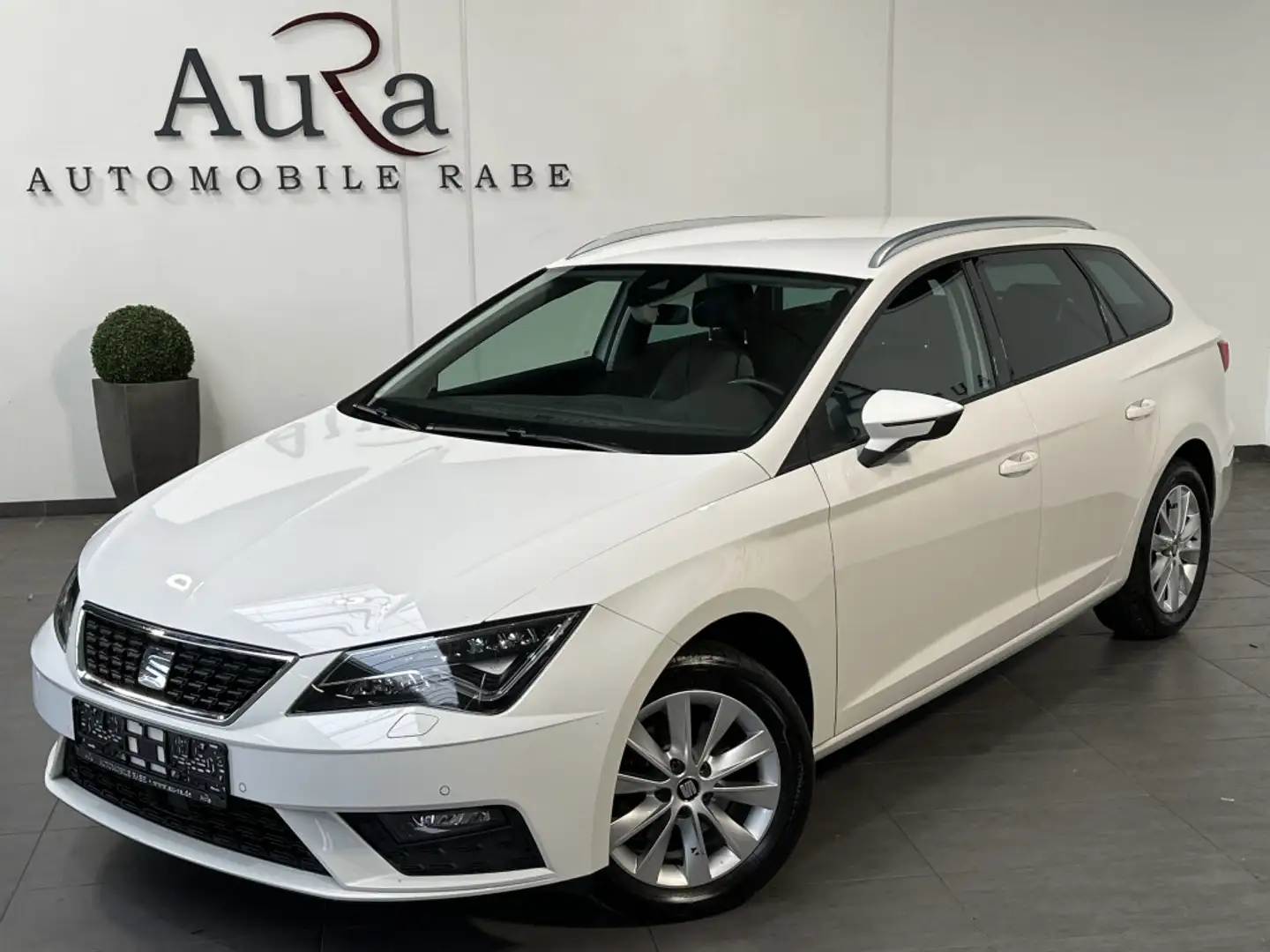 SEAT Leon SpB 2.0 TDI DSG Style NAV+LED+AHK+ACC+BEATS White - 1