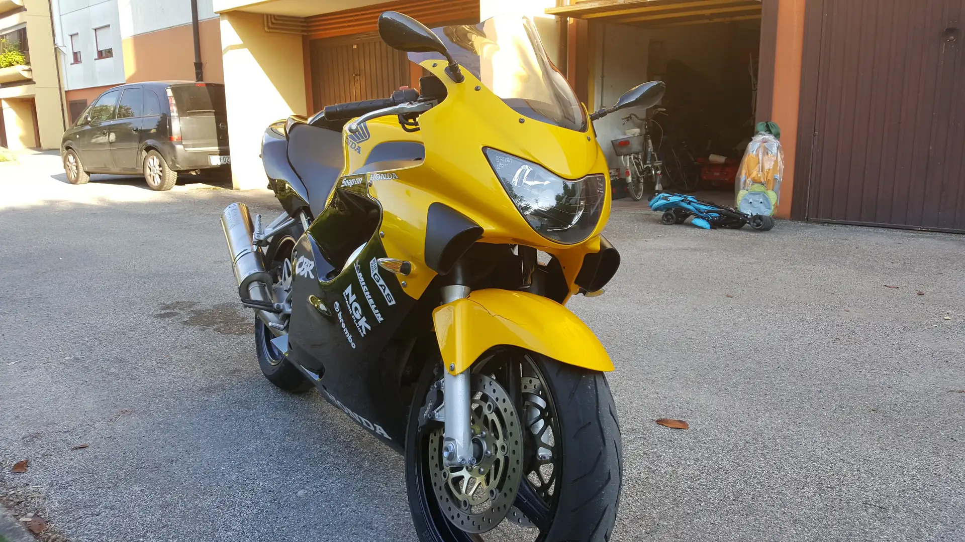 Honda CBR 600 Giallo - 2