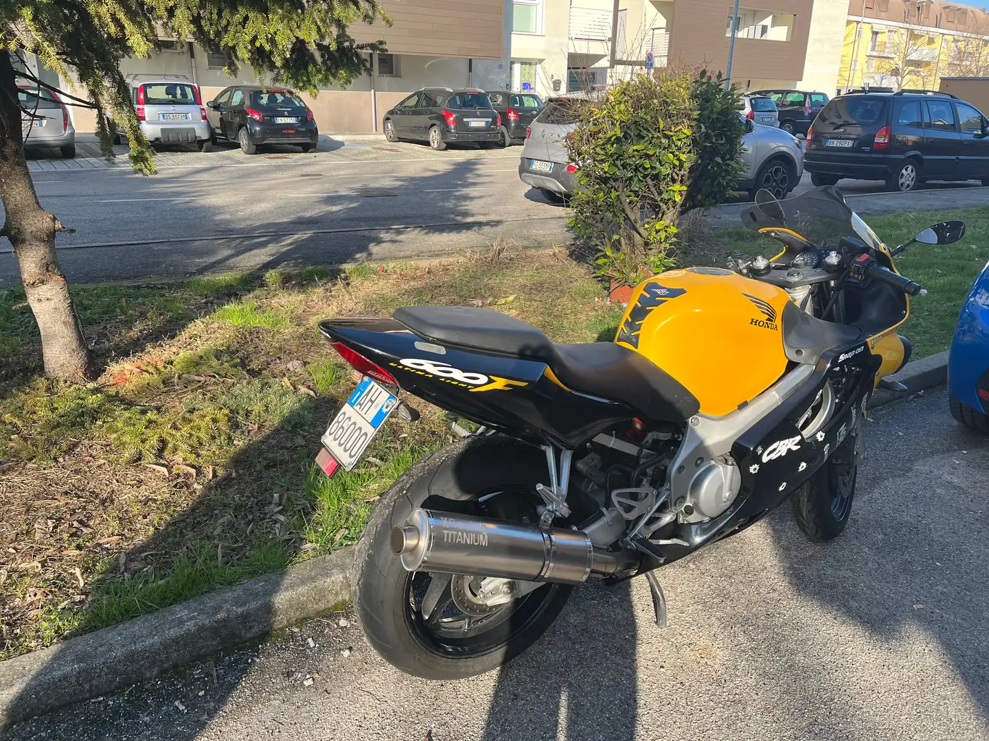 Honda CBR 600 Giallo - 1