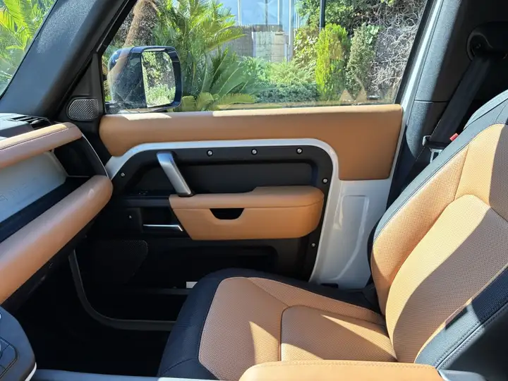 Land Rover Defender 2022, foto 6