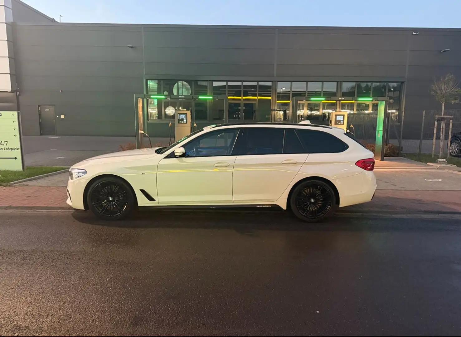 BMW 540 540d xDrive Touring Aut. Sport Line - 2