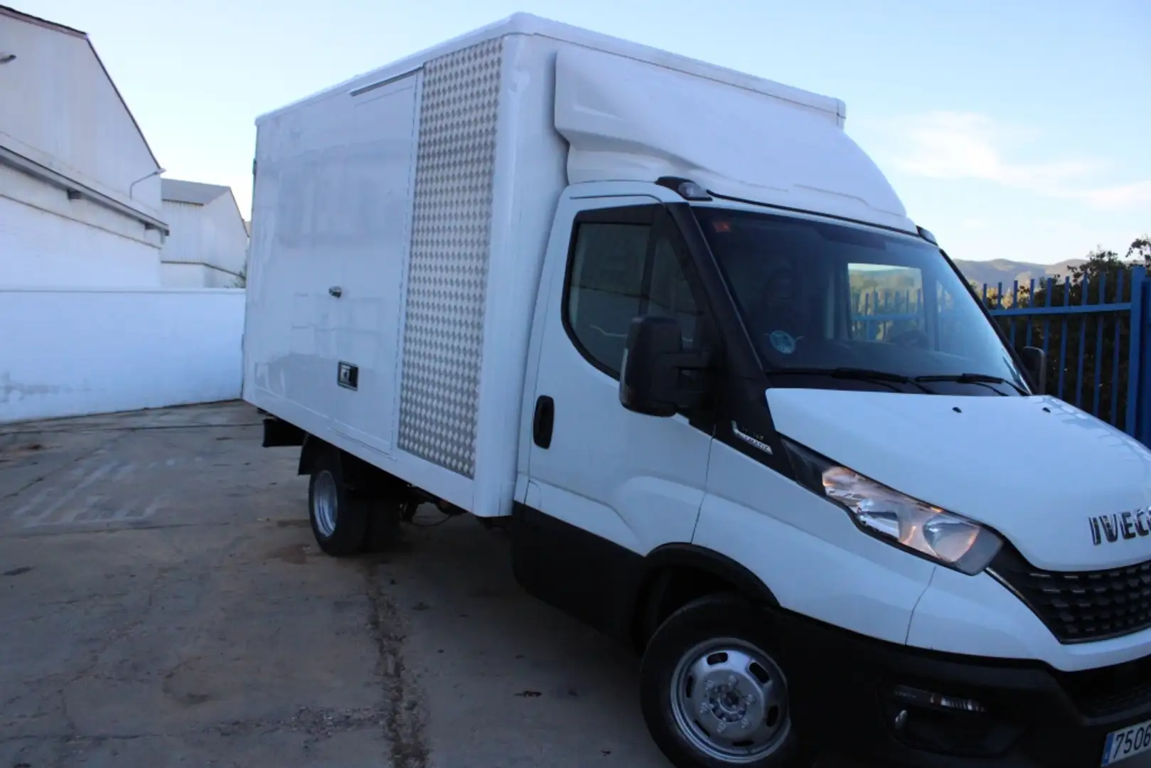 Iveco Daily IVECO Industrial Automático de 4 Puertas Blanco - 2