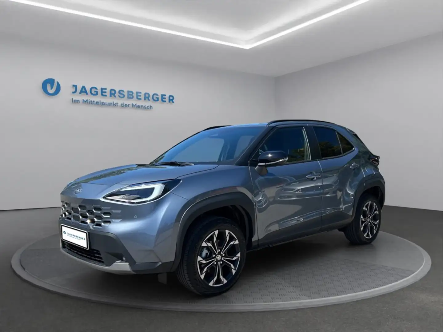 Toyota Yaris Cross 1,5 VVT-i Hybrid Teamplayer Aut. Grau - 1