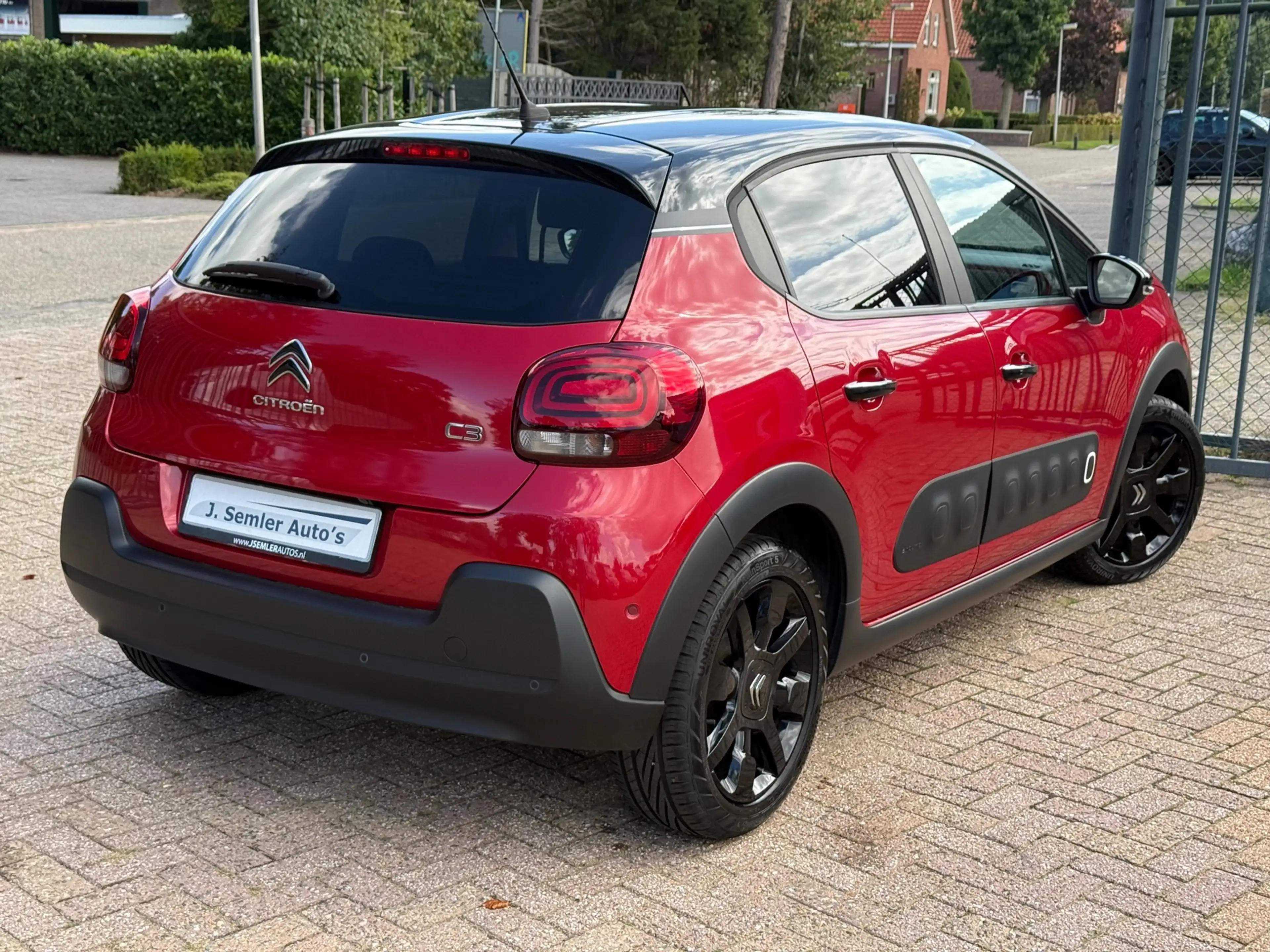 Citroen C3 1.2 PureTech Shine NAVI CAMERA CRUISE CTRL CARPLAY — photo 3