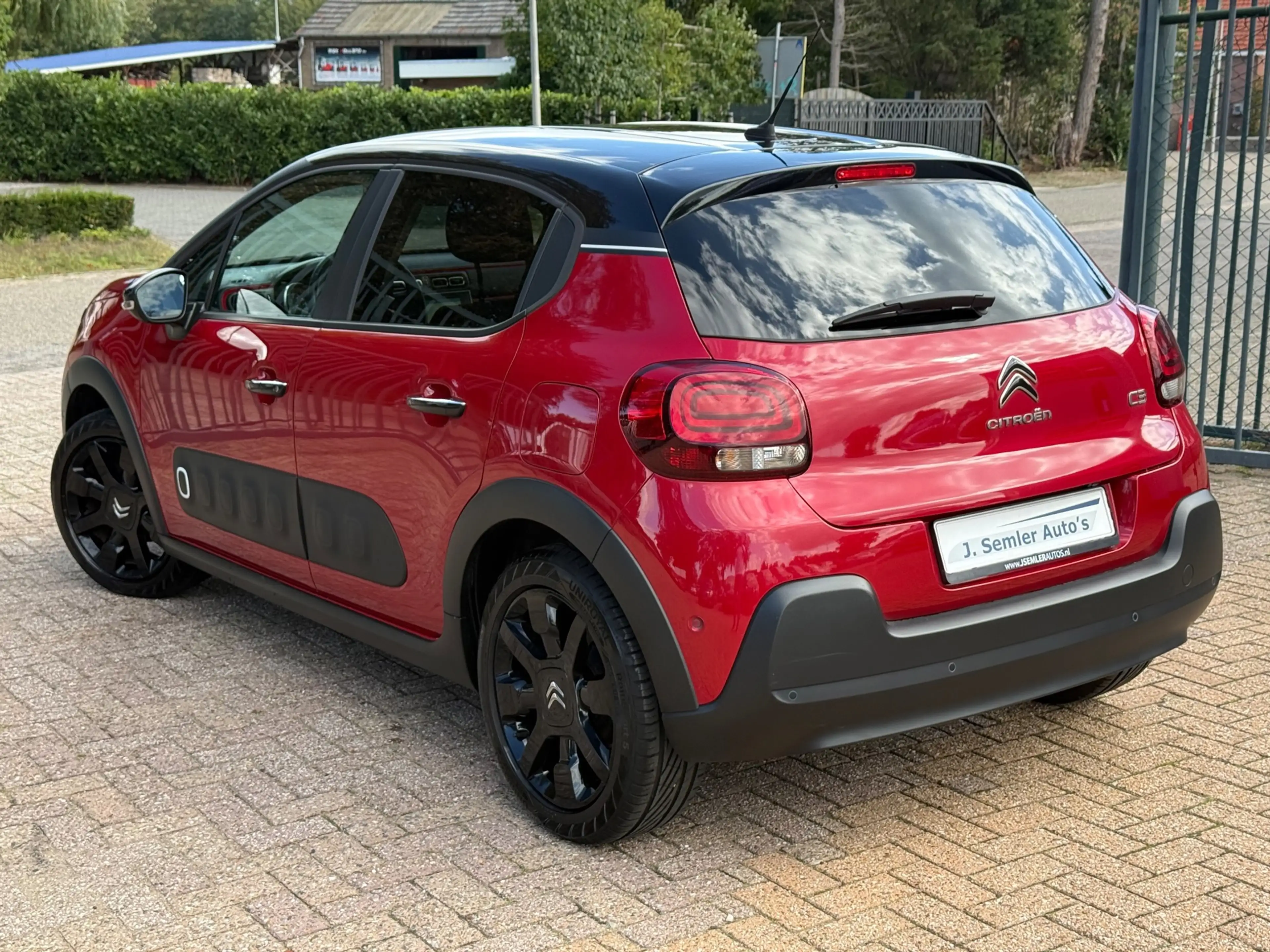 Citroen C3 1.2 PureTech Shine NAVI CAMERA CRUISE CTRL CARPLAY — photo 4