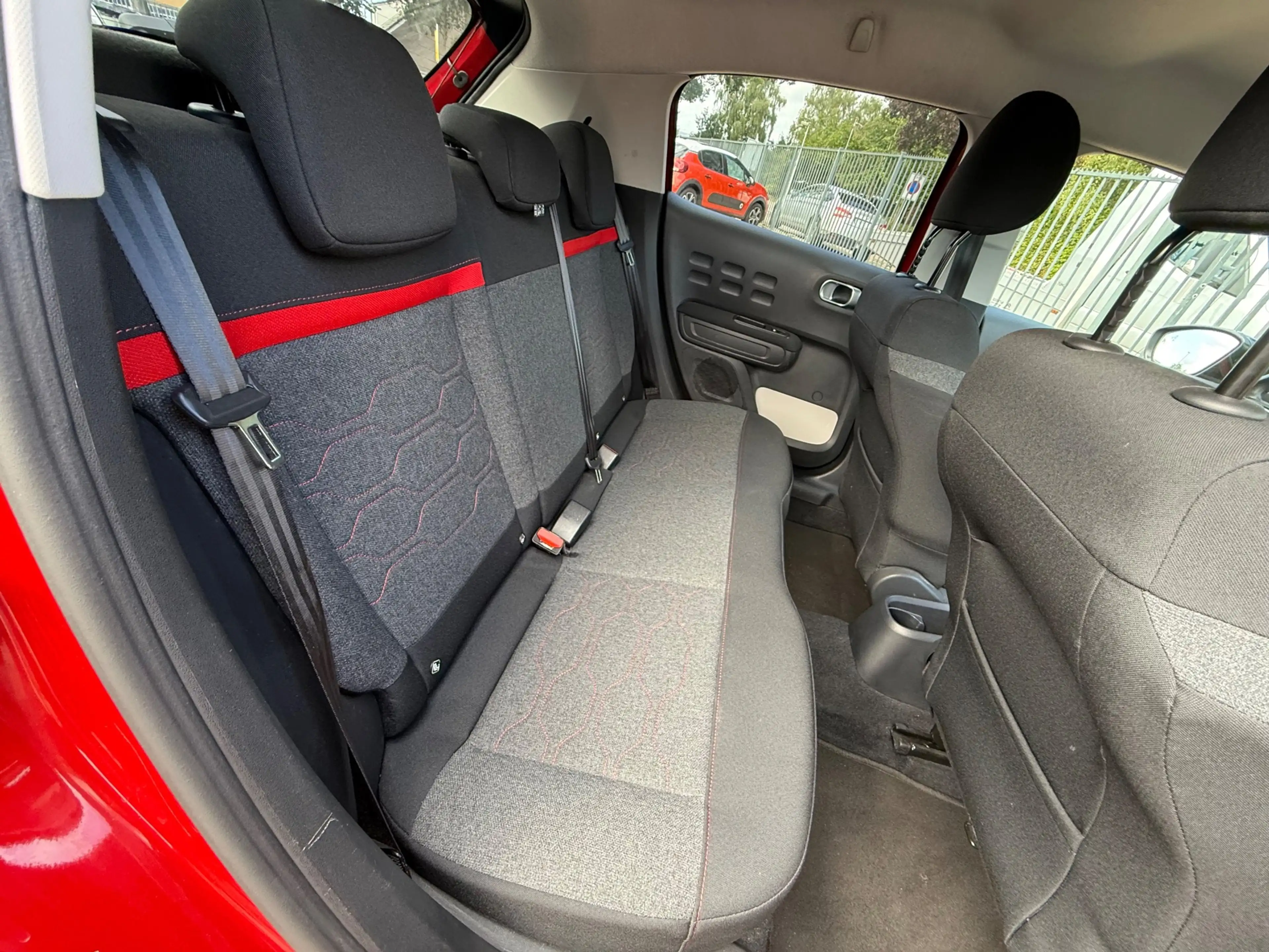 Citroen C3 1.2 PureTech Shine NAVI CAMERA CRUISE CTRL CARPLAY — photo 27