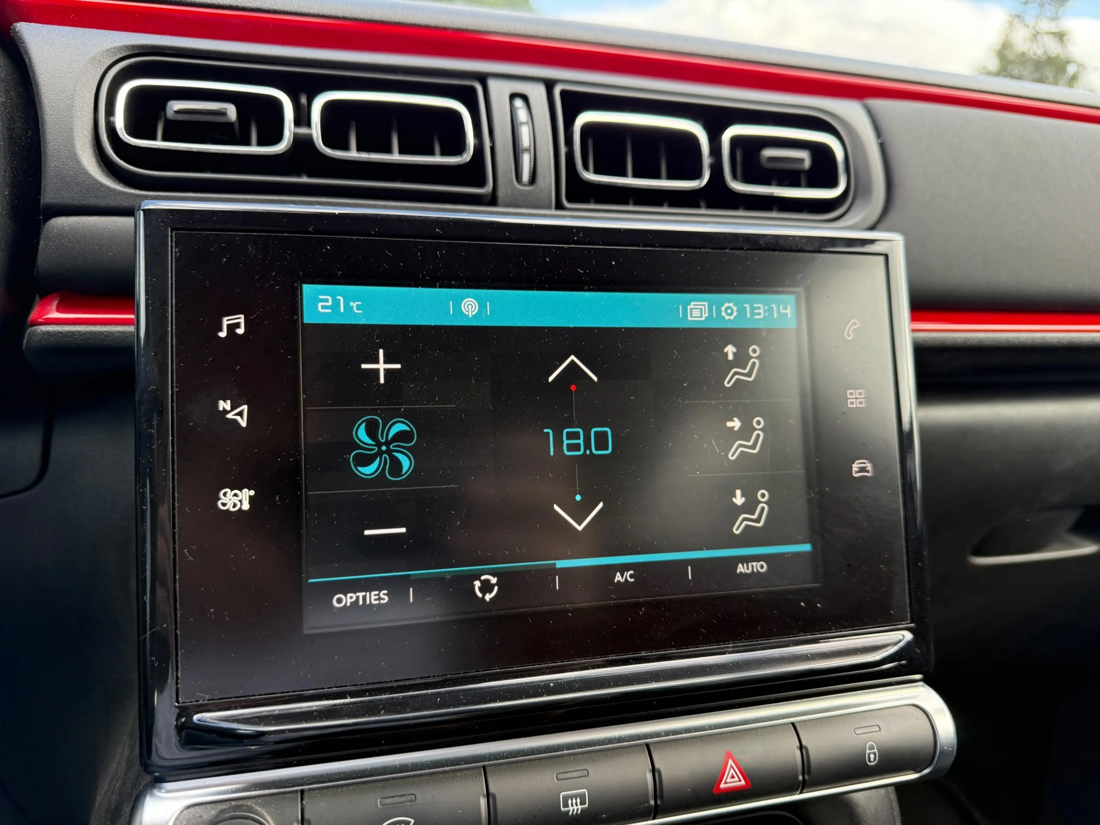 Citroen C3 1.2 PureTech Shine NAVI CAMERA CRUISE CTRL CARPLAY — photo 11