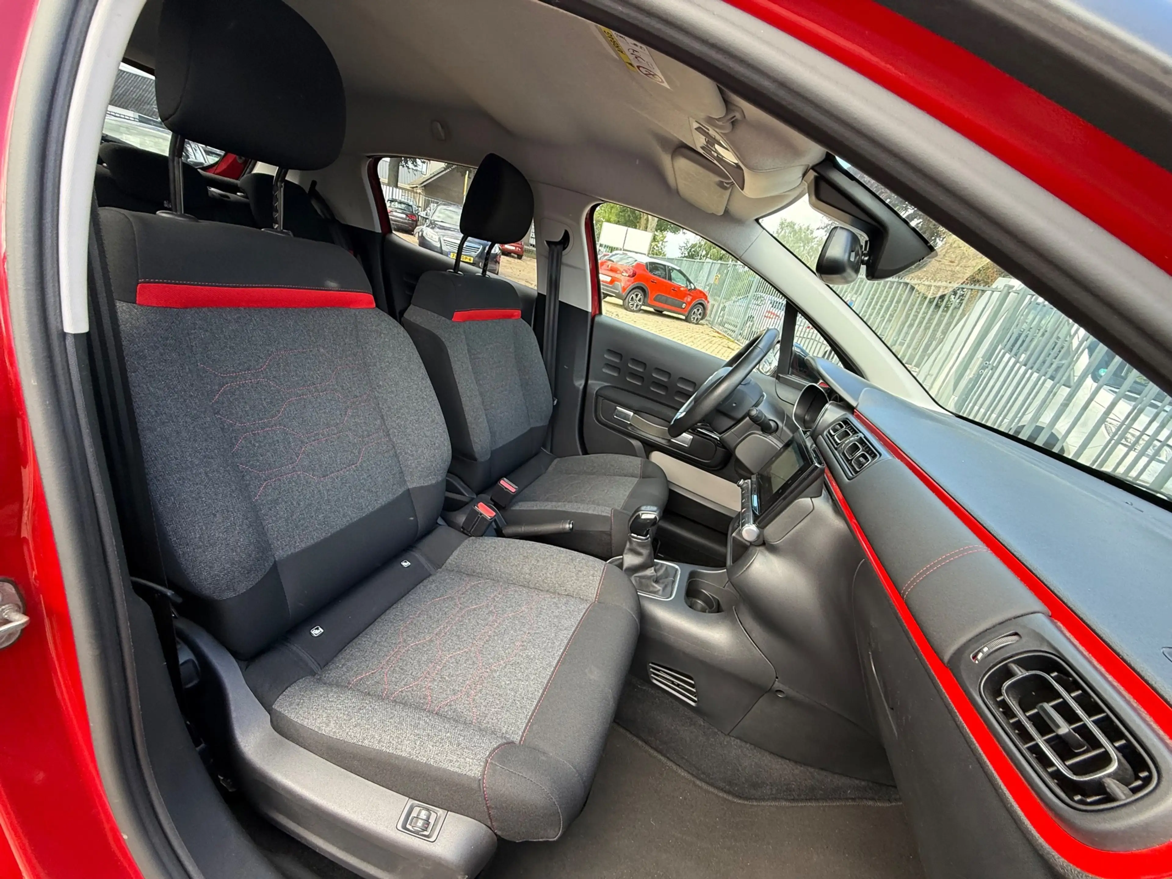 Citroen C3 1.2 PureTech Shine NAVI CAMERA CRUISE CTRL CARPLAY — photo 6