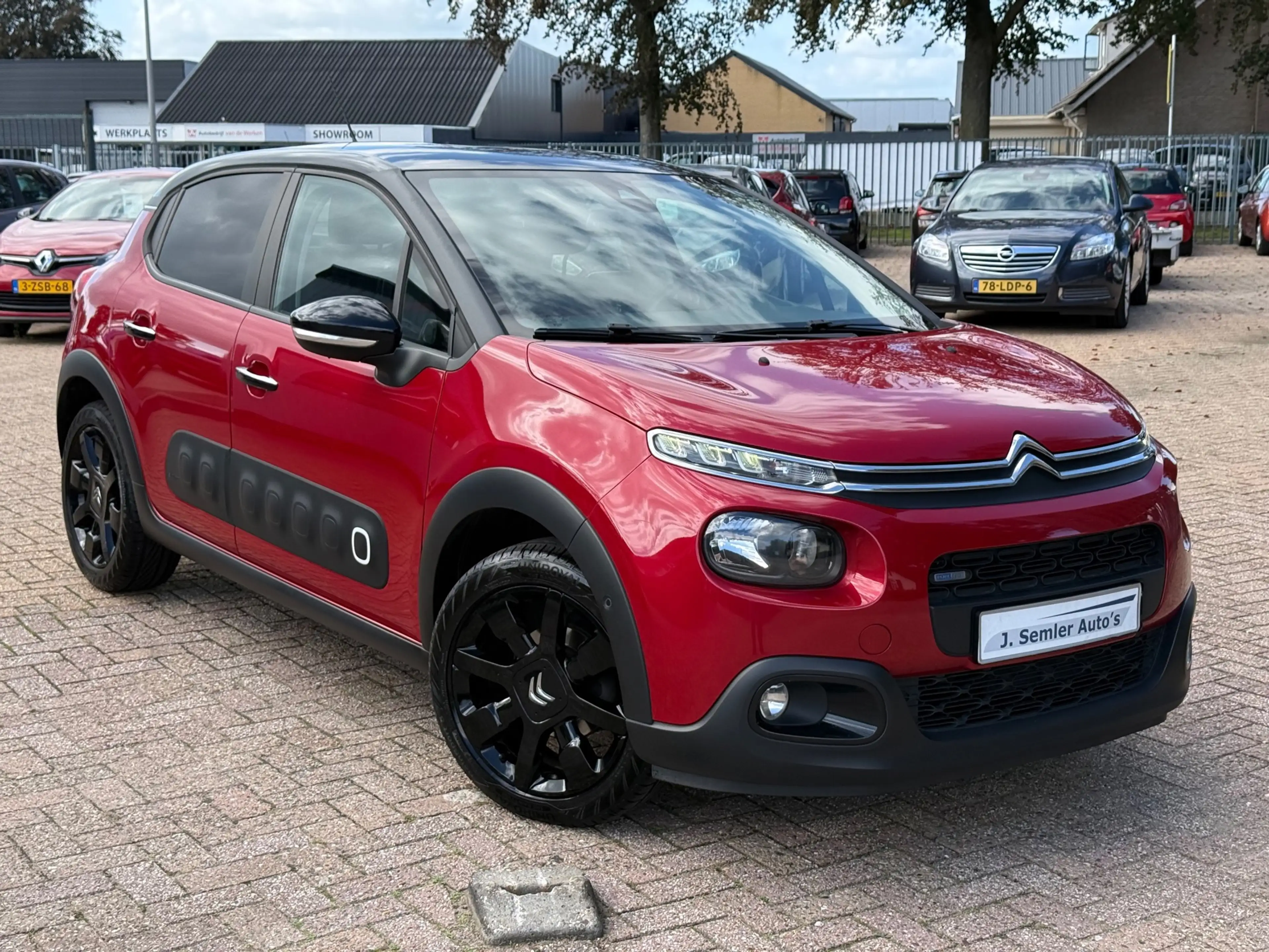 Citroen C3 1.2 PureTech Shine NAVI CAMERA CRUISE CTRL CARPLAY — photo 2