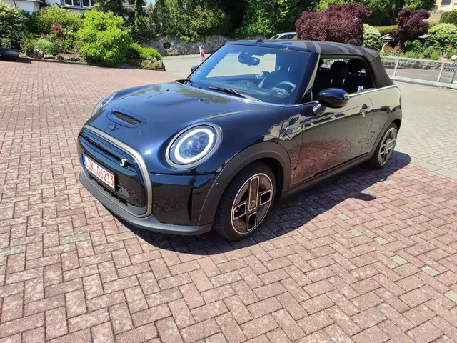 MINI One Cabrio Cooper SE 1 von 999 Sonderedition