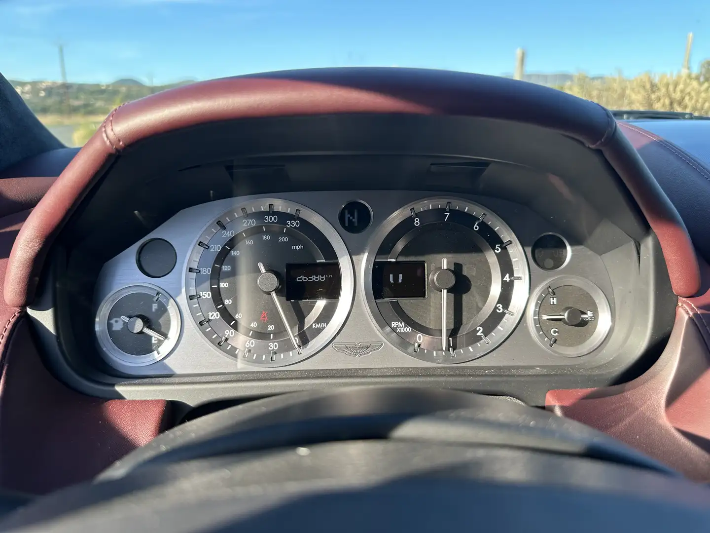 Aston Martin Vantage Vantage V8 Серый - 2