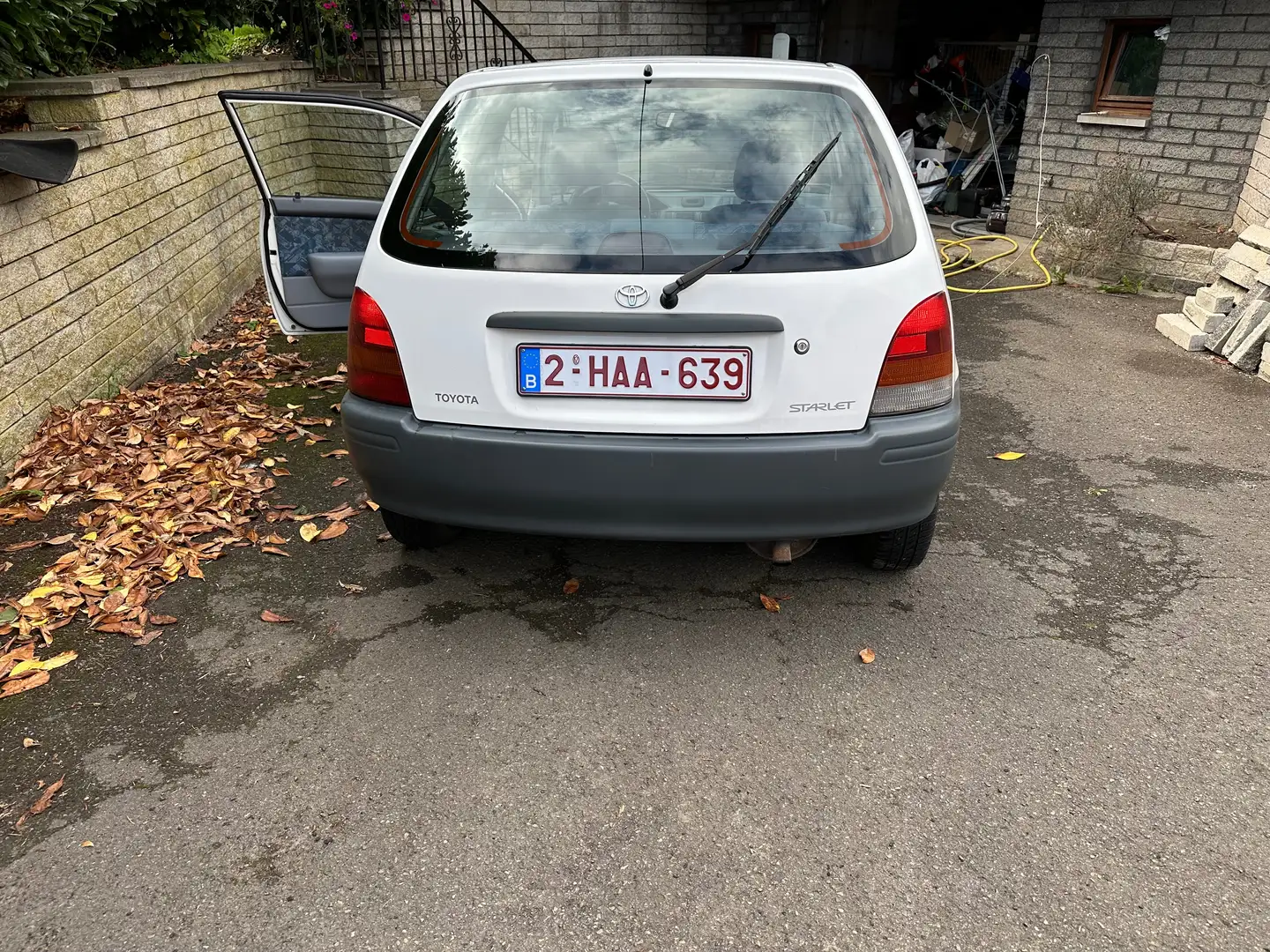 Toyota Starlet 1.3i 16v XS Wit - 2