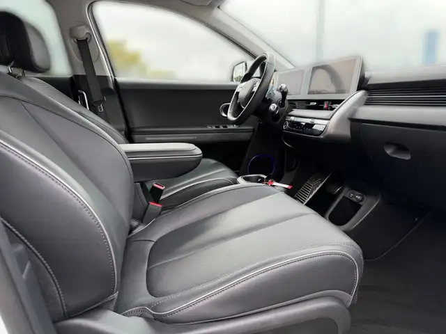 Hyundai Ioniq view 14