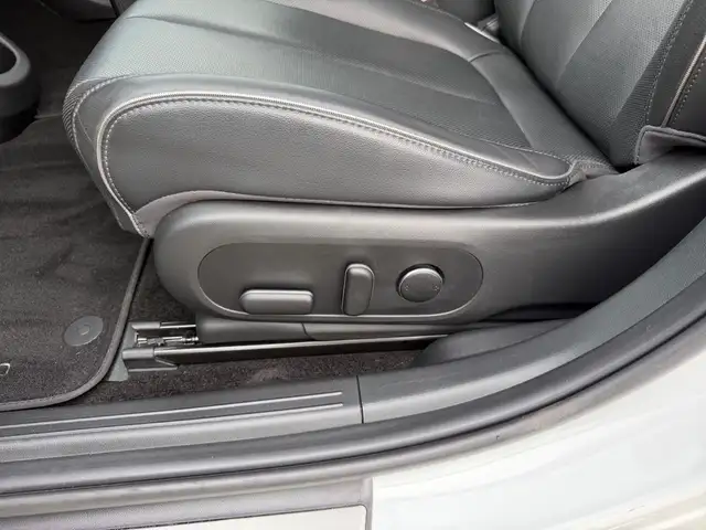 Hyundai Ioniq view 16