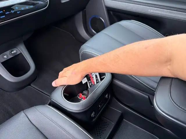Hyundai Ioniq view 18