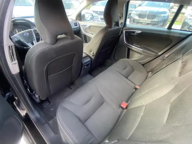 Volvo V60 view 8