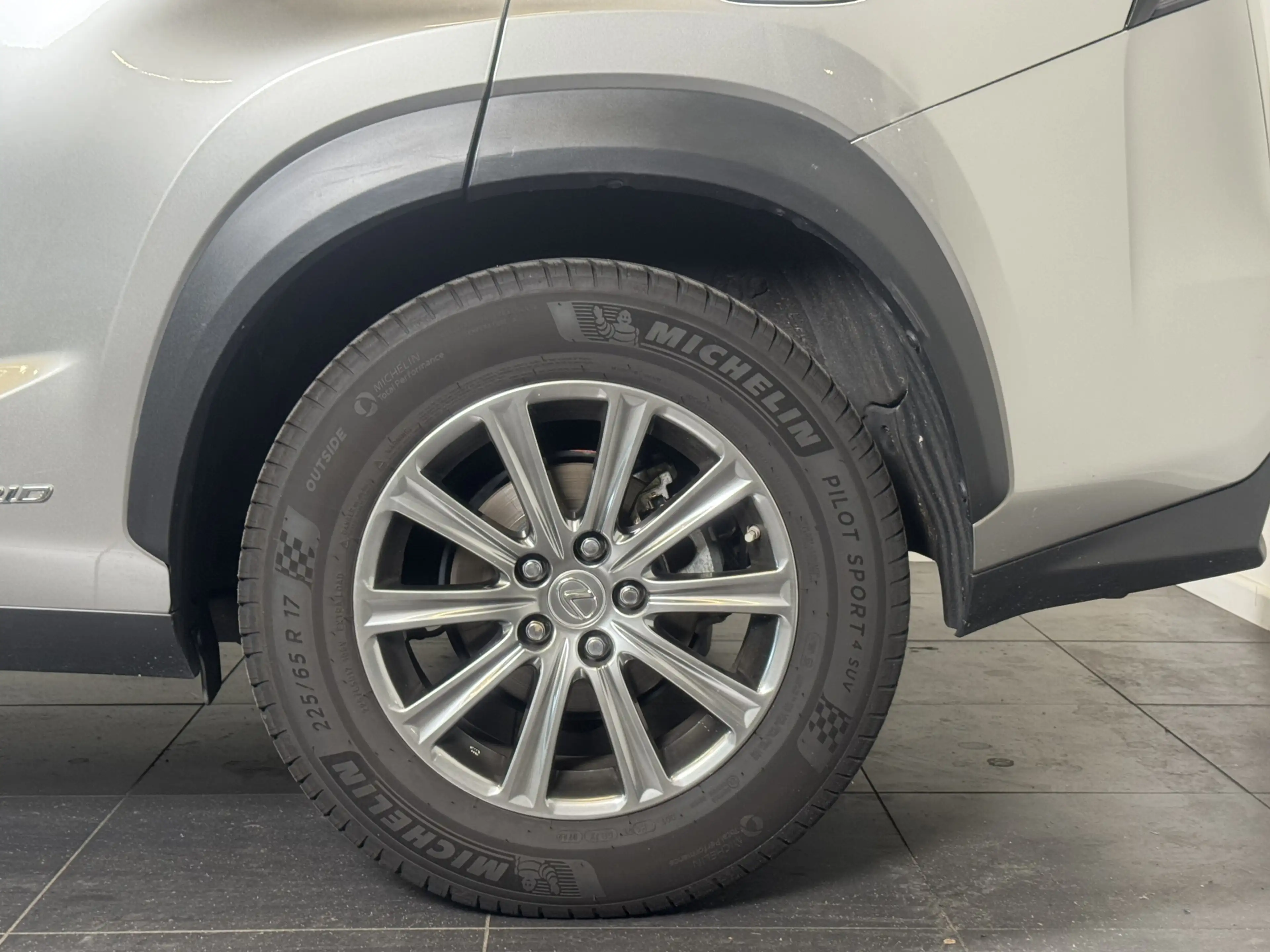 Lexus NX 300h AWD 25th Edition | Trekhaak afneembaar | Dealer on — photo 4