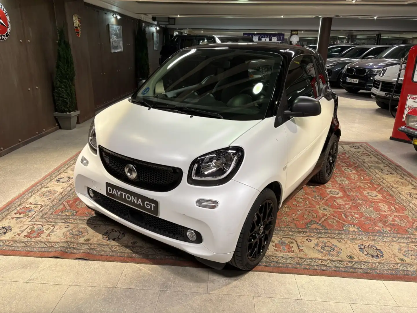 smart forTwo Coupé EQ Weiß - 2