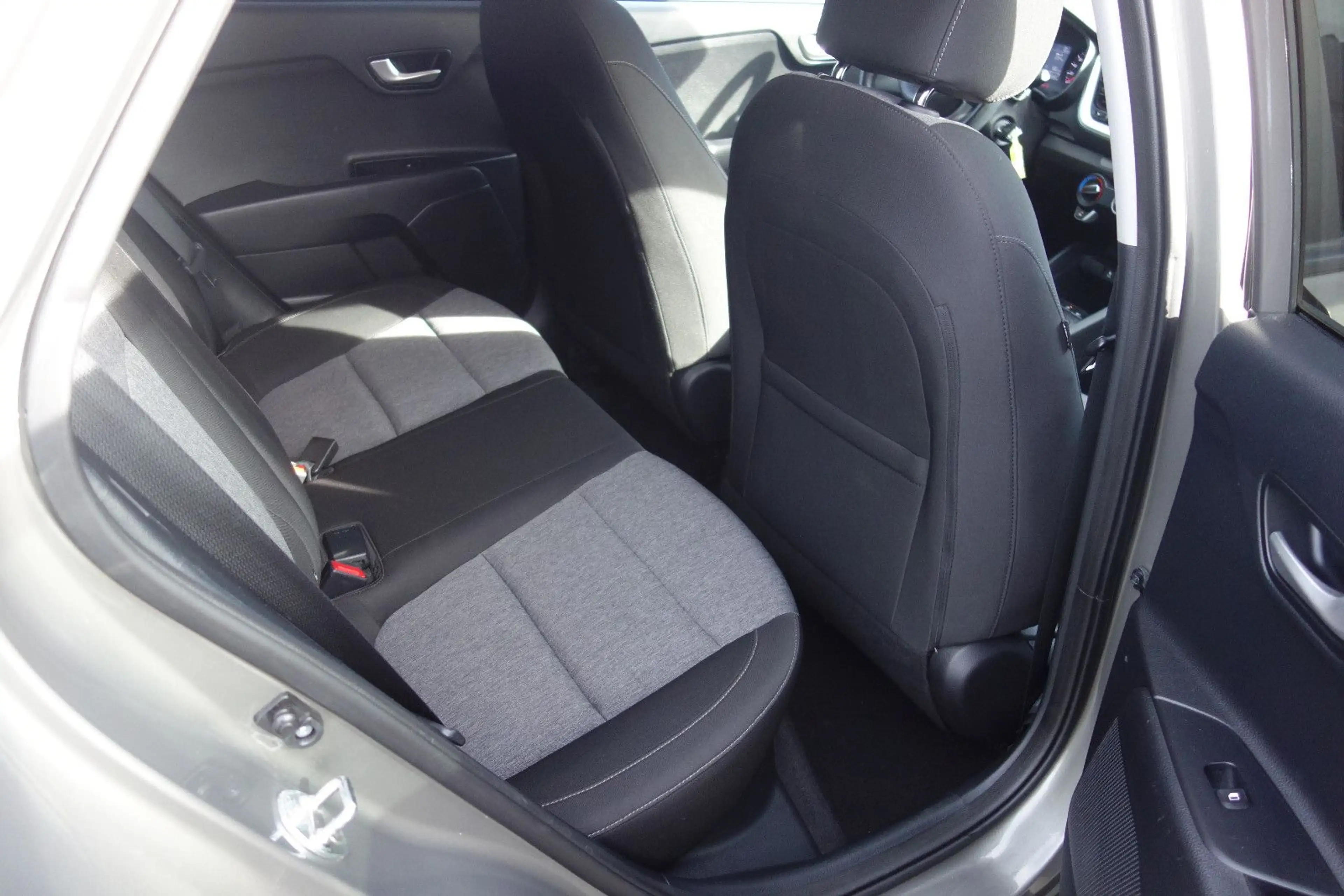 Kia Stonic Edition 7 — photo 11