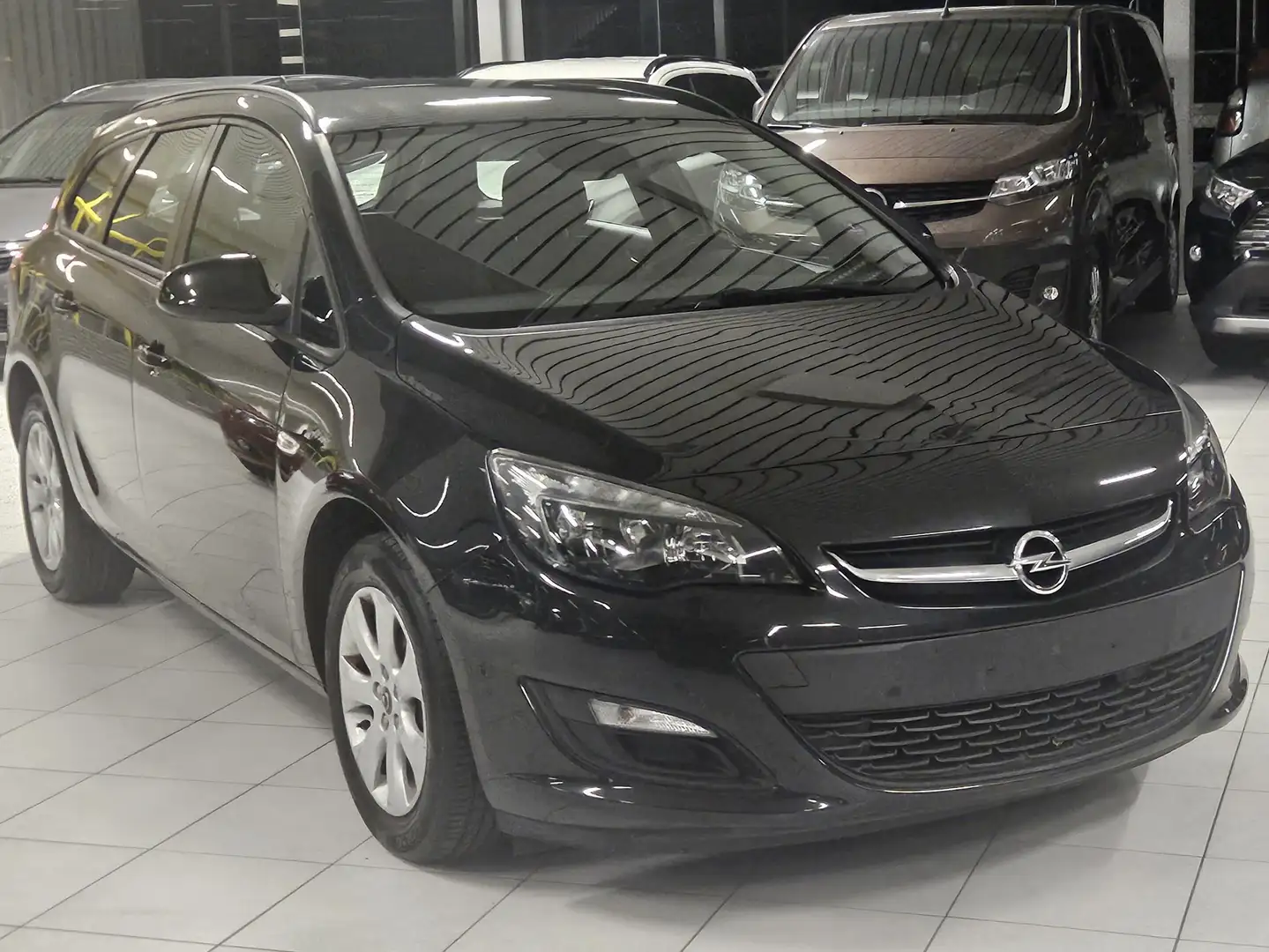 Opel Astra Cosmo Break 1.6 BENZINE 85Kw Euro 6D Année 2015 Negru - 2