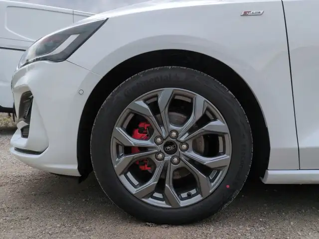 Ford Focus view 9