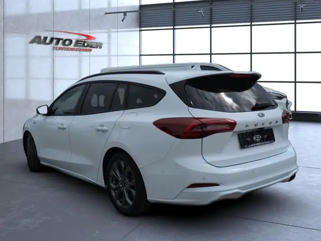 Ford Focus view 3