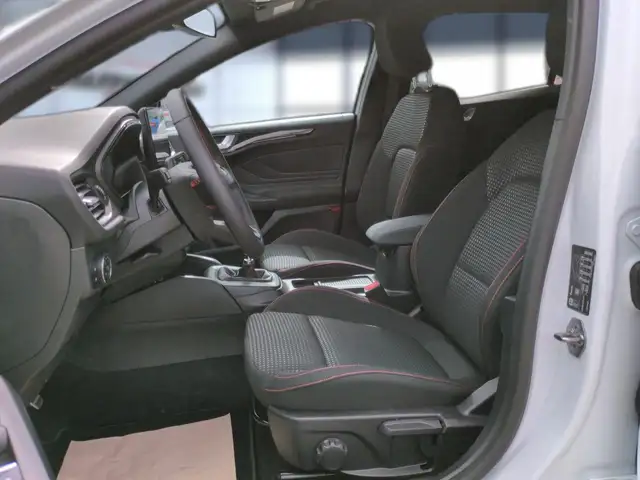 Ford Focus view 7