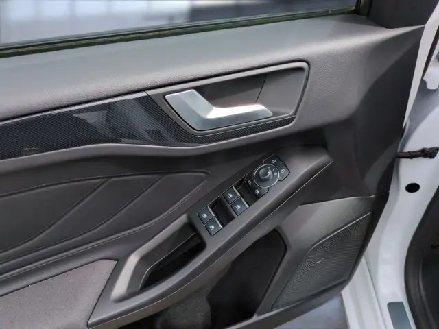 Ford Focus view 8