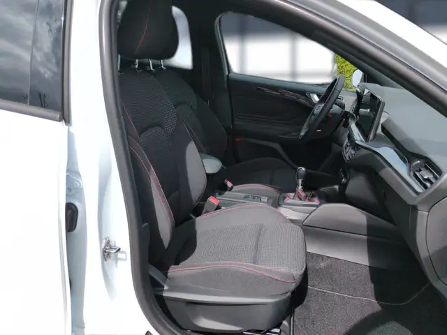 Ford Focus view 15
