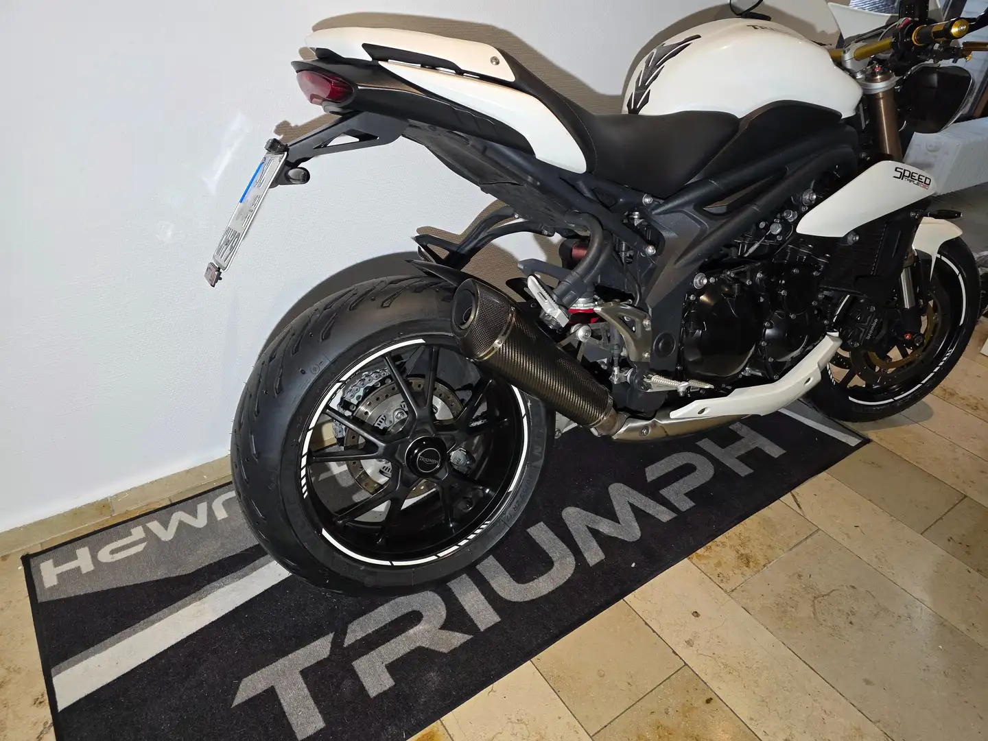 Triumph Speed Triple 1050 Білий - 2