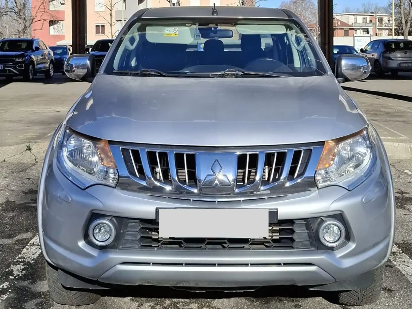 Mitsubishi L200 L200 d.cab 2.4d Intense 4wd 154cv N1 E6 Сірий - 1