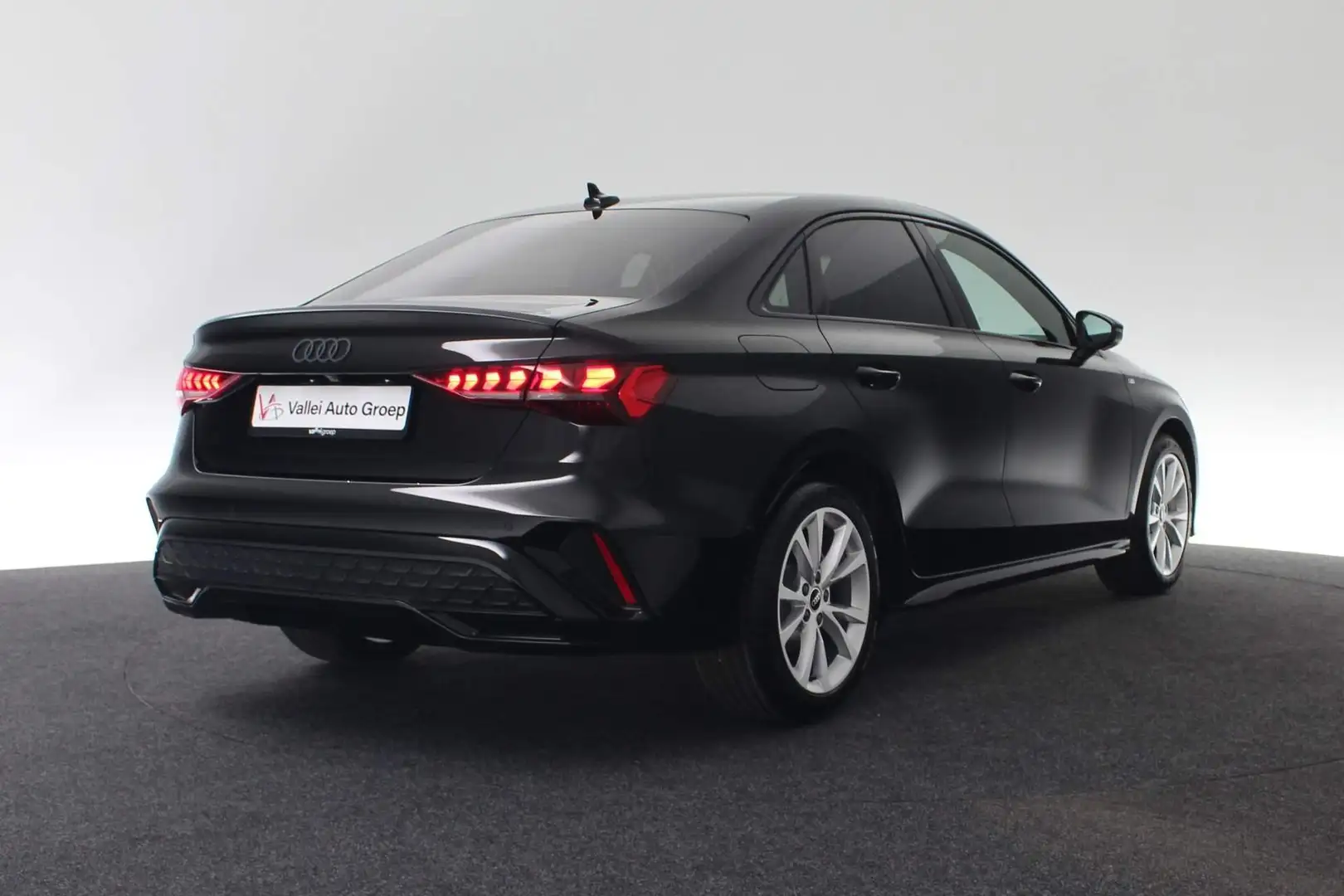 Audi A3 Limousine 30 TFSI 116 PK S edition Audi A3 Limousi Schwarz - 2