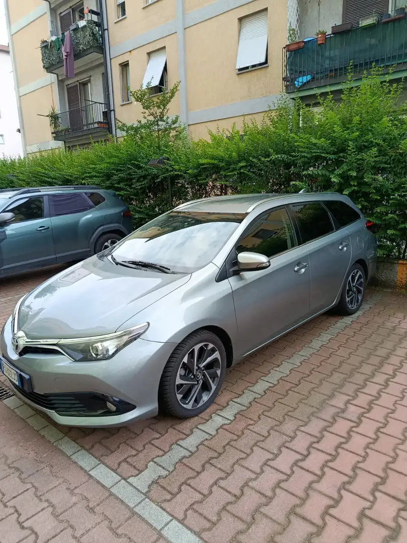 Toyota Auris Touring Sports 1.8h Active cvt - 2