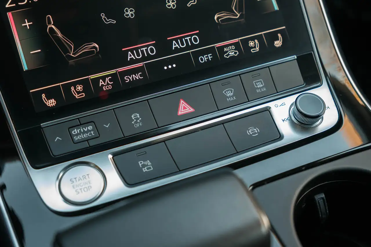 Audi Q8 снимка Audi Q8