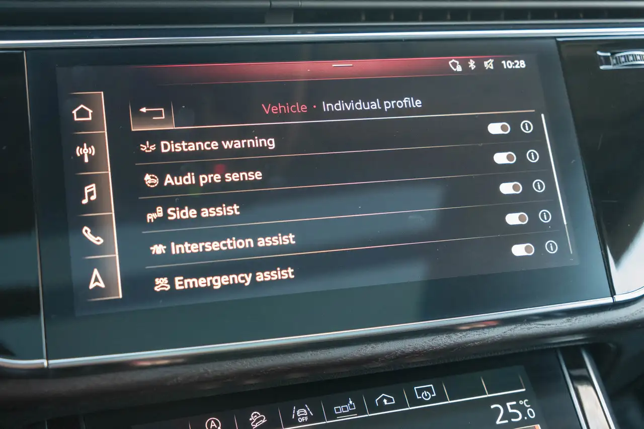 Audi Q8 снимка Audi Q8