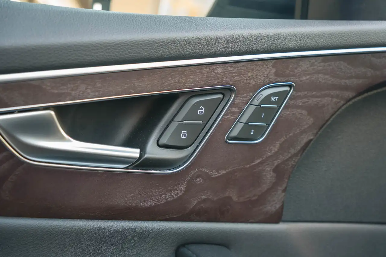 Audi Q8 снимка Audi Q8