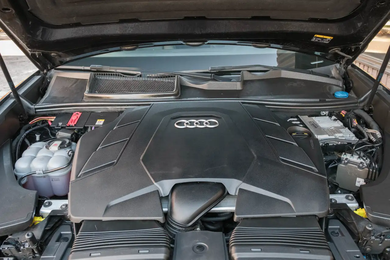 Audi Q8 снимка Audi Q8