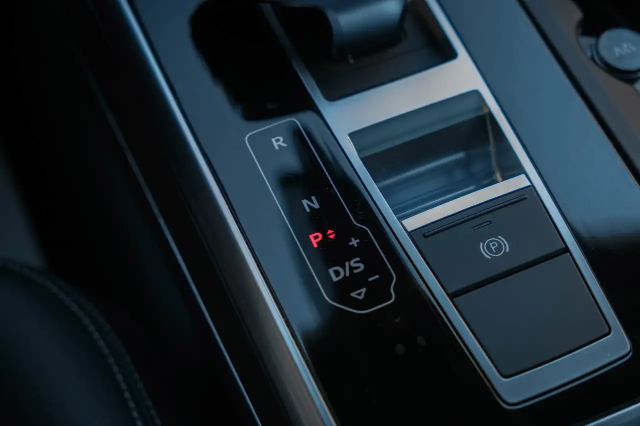 Audi Q8 снимка Audi Q8